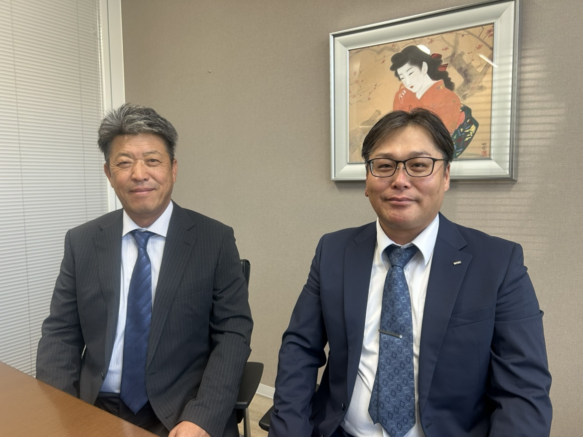 IPDホールディングス 代表取締役会長 岩下貴（左）と代表取締役社長 香山豊高（右）